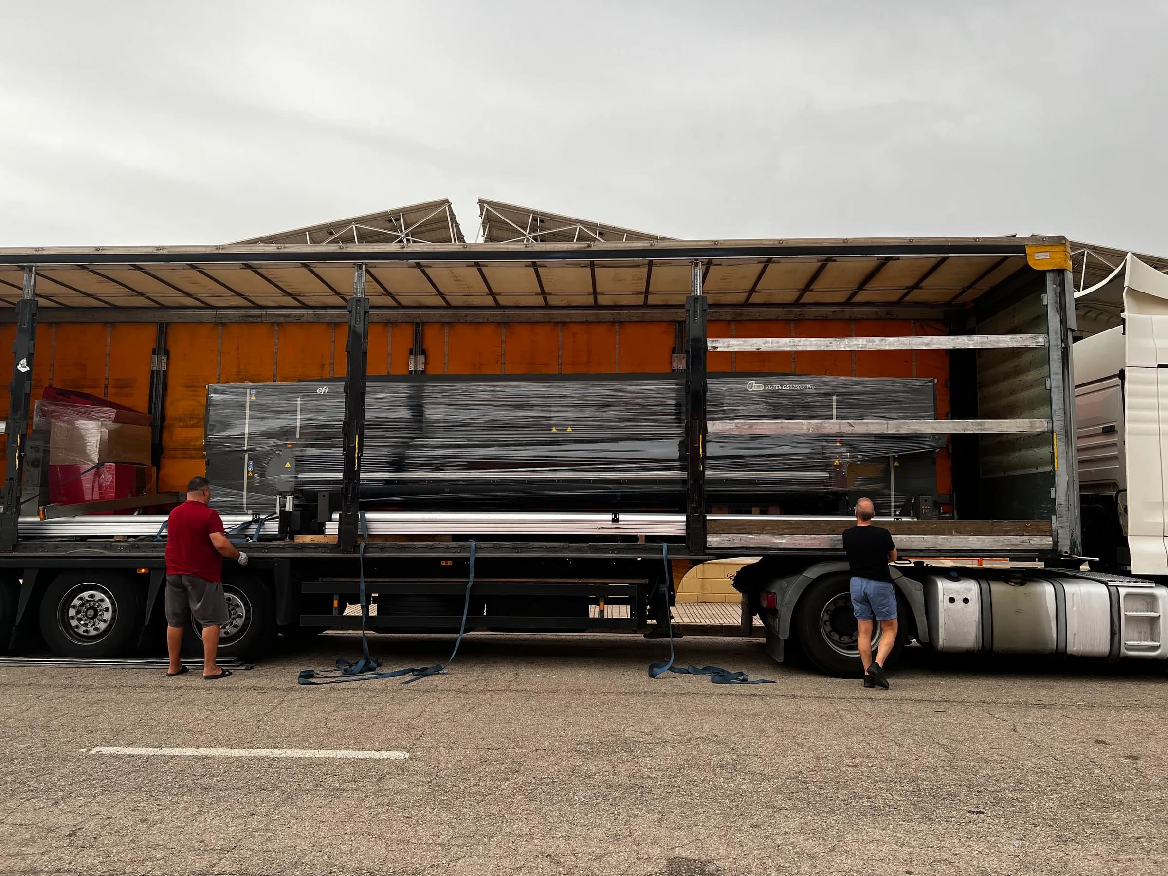 Maquinaria de gran formato instalada por el equipo Matexprint